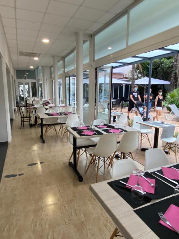Reštaurácia alebo iné gastronomické zariadenie v ubytovaní Hotel Apartamentos Solimar