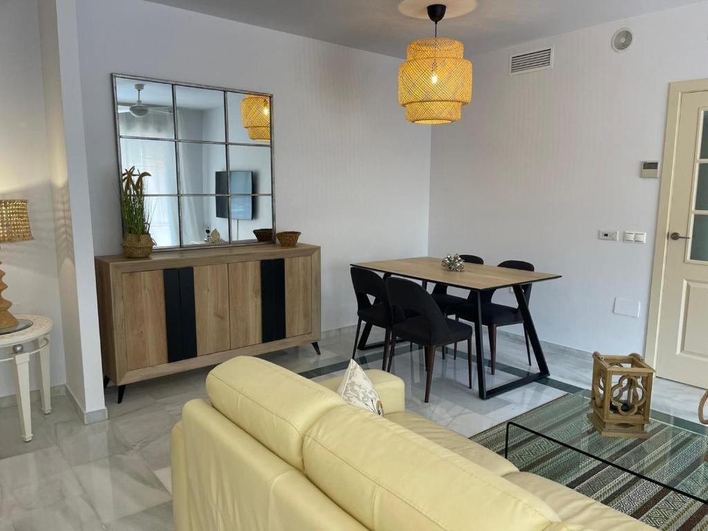 Posezení v ubytování Marbella playa Residencial con piscina