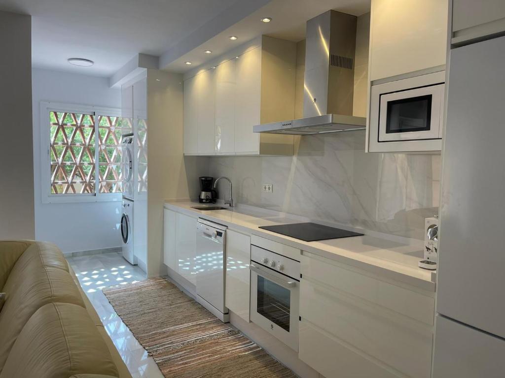 Kuchyň nebo kuchyňský kout v ubytování Marbella playa Residencial con piscina