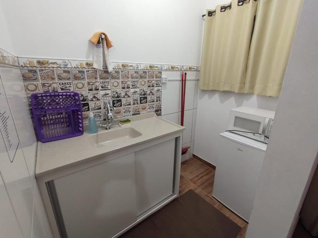 Kuchyň nebo kuchyňský kout v ubytování Flat Pinheirinho