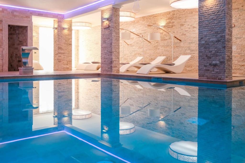 Bazén v ubytování Anima Antiqua Relais & Spa nebo v jeho okolí
