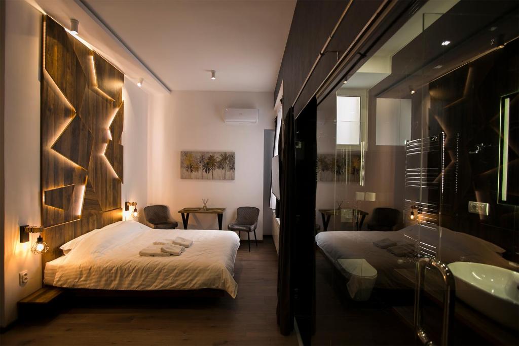 East & West Apartments - 