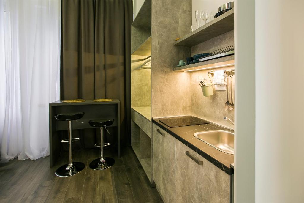 East & West Apartments - 