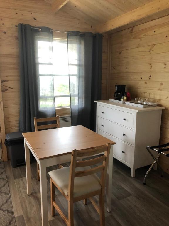 Fotografie z fotogalerie ubytování Les chalets de la colline inc v destinaci Baie-Sainte-Catherine