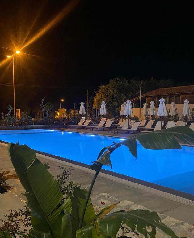 Bazén v ubytování Hotel Olympia Touristic Village nebo v jeho okolí