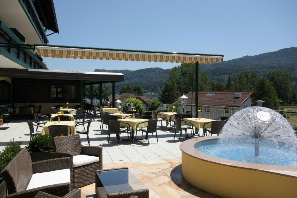 Nespecifikovaný výhled na hory nebo výhled na hory při pohledu z hotelu