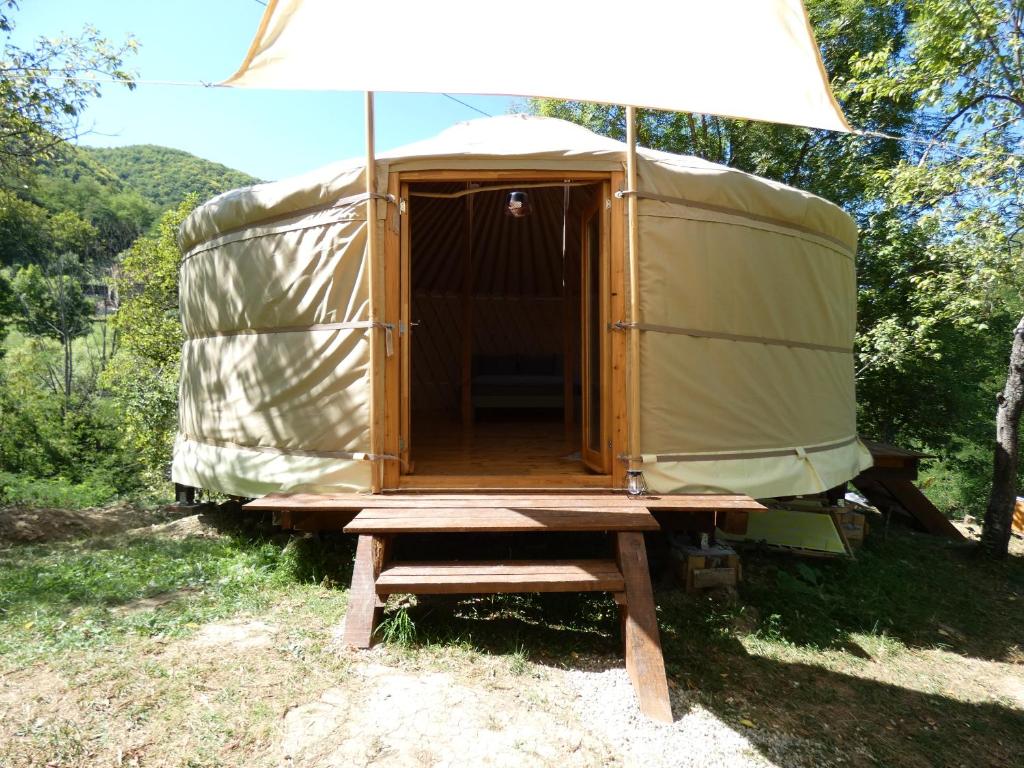 Fotografie z fotogalerie ubytování Romantic yurt in Apuseni mountains v destinaci Grohoţele