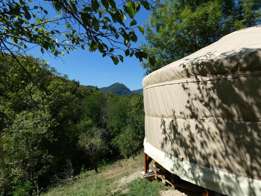 Nespecifikovaný výhled na hory nebo výhled na hory při pohledu z luxury tent