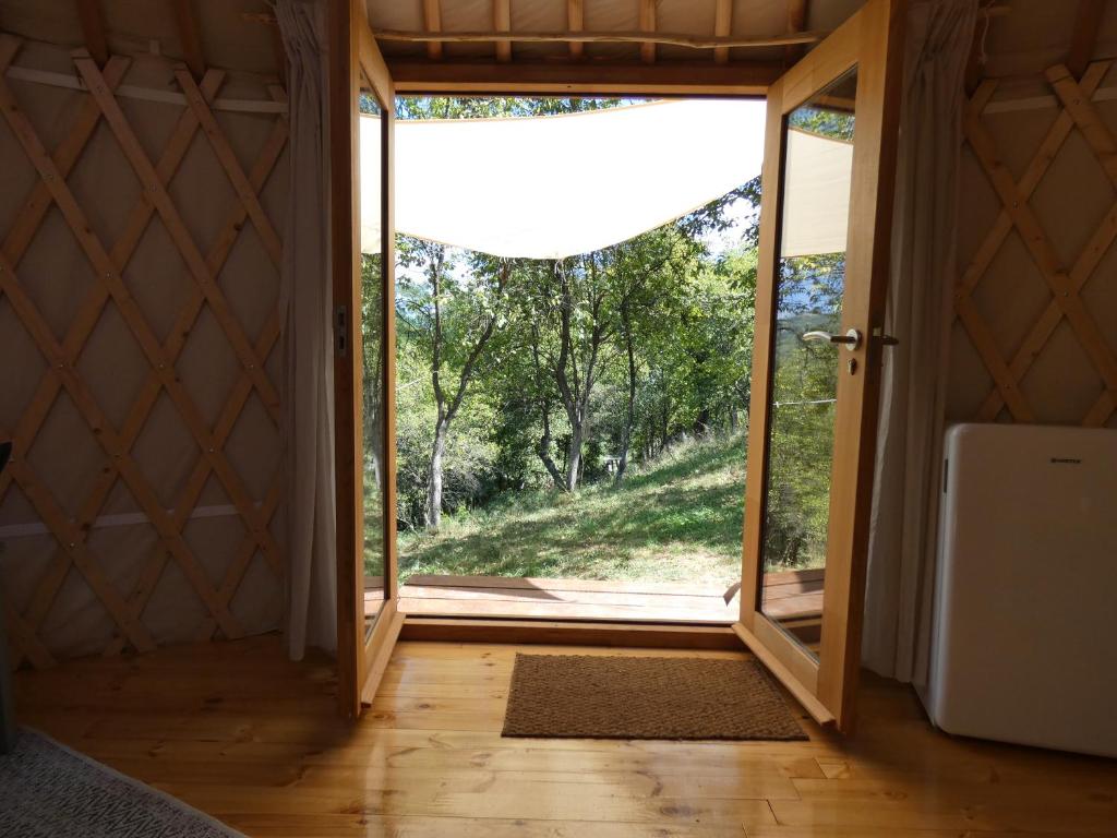 Fotografie z fotogalerie ubytování Romantic yurt in Apuseni mountains v destinaci Grohoţele