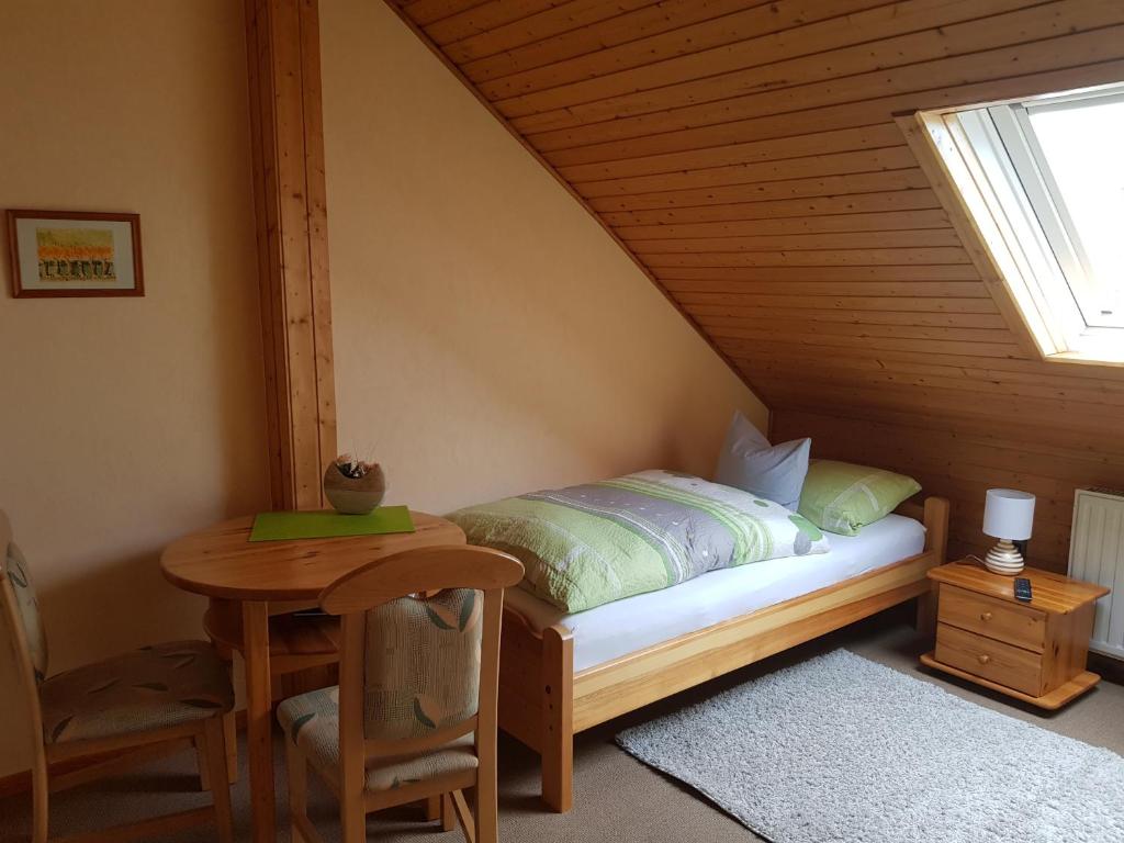 Postel nebo postele na pokoji v ubytování Gästezimmer Aschenbrenner