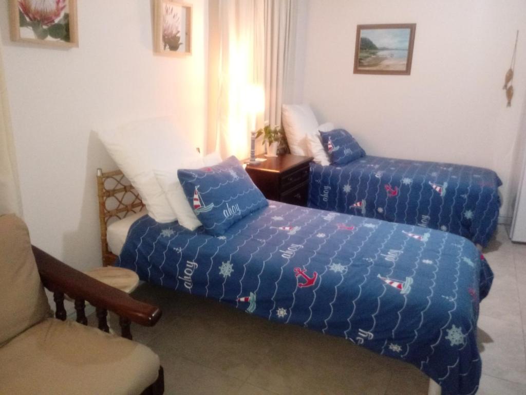 Ein Bett oder Betten in einem Zimmer der Unterkunft Molly Hawk Place