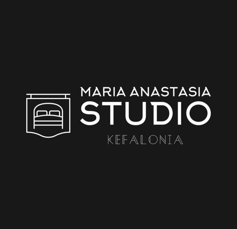 ein Schild, das Maria anastasia Studio liest in der Unterkunft Maria Anastasia Studios in Trapezaki