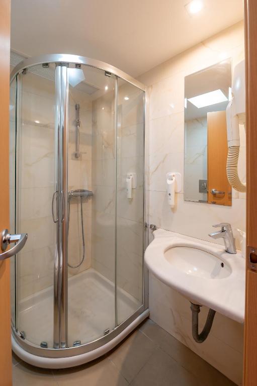 Koupelna v ubytování Maritina Hotel