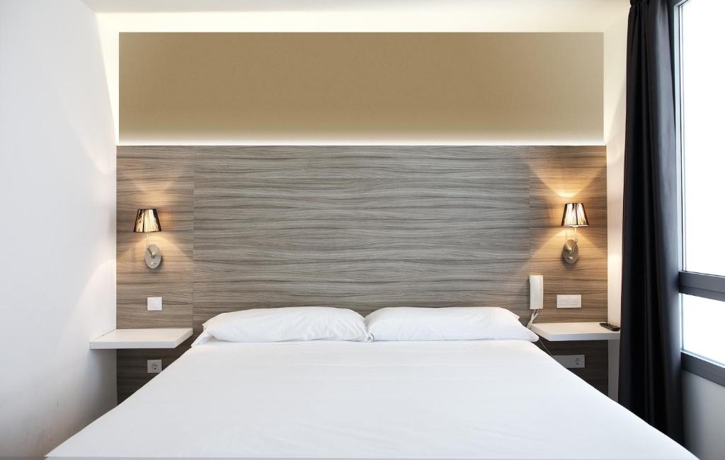 Postel nebo postele na pokoji v ubytování Hotel BESTPRICE Diagonal