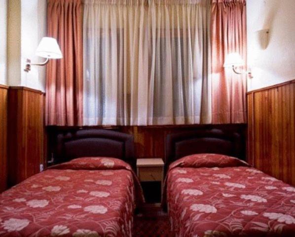 Ένα ή περισσότερα κρεβάτια σε δωμάτιο στο Ξενοδοχείο Μπιτούνη
