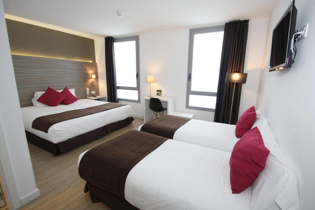 Postel nebo postele na pokoji v ubytování Hotel BESTPRICE Diagonal