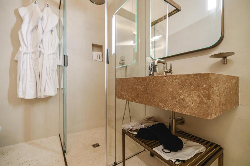 A bathroom at BAYIT Charming Place