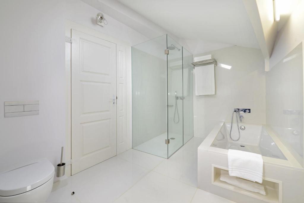 EMAJ Boutique Hotel - 11