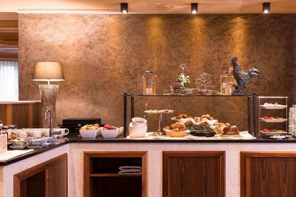 a kitchen with a buffet of food on a counter at Superior Hotel Tirolerhof - Zell am See in Zell am See