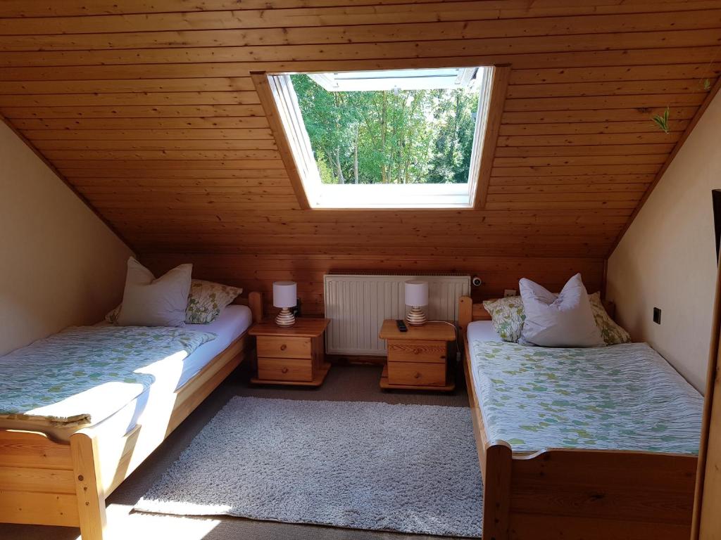 Postel nebo postele na pokoji v ubytování Gästezimmer Aschenbrenner