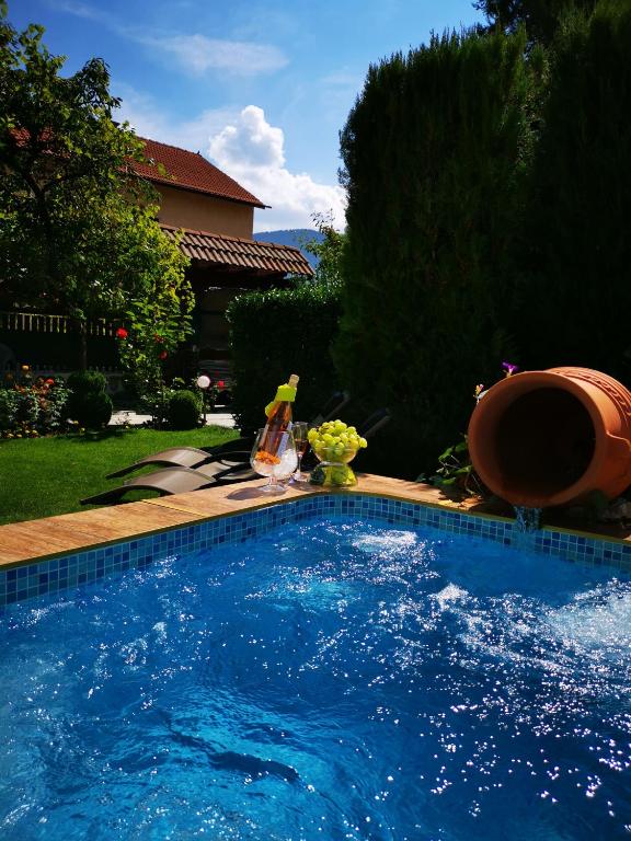 Bazén v ubytování Zigen House nebo v jeho okolí
