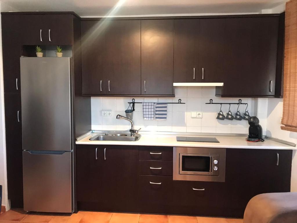 Kuchyňa alebo kuchynka v ubytovaní Isleta apartamento con terraza, vistas y WIFI