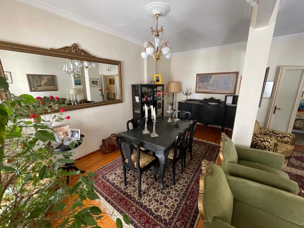 Classic 60's suite apartment