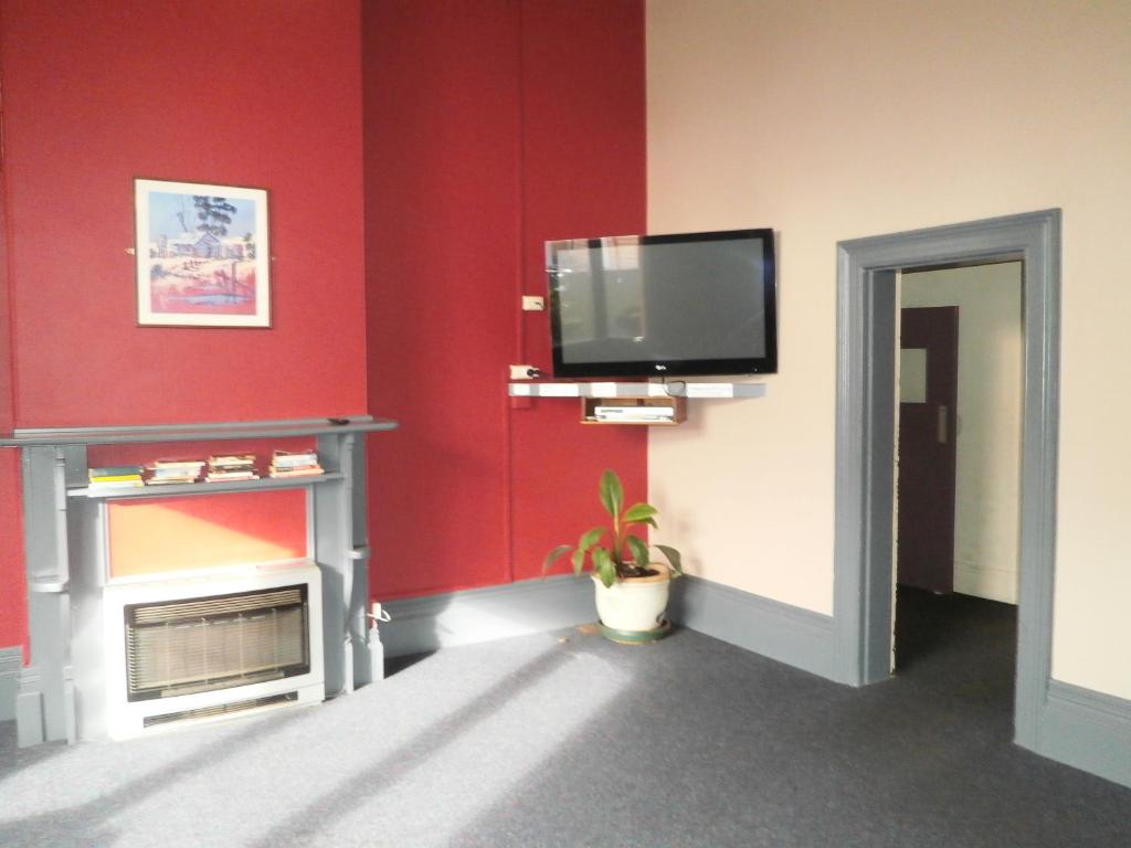 TV a/nebo společenská místnost v ubytování Launceston Backpackers
