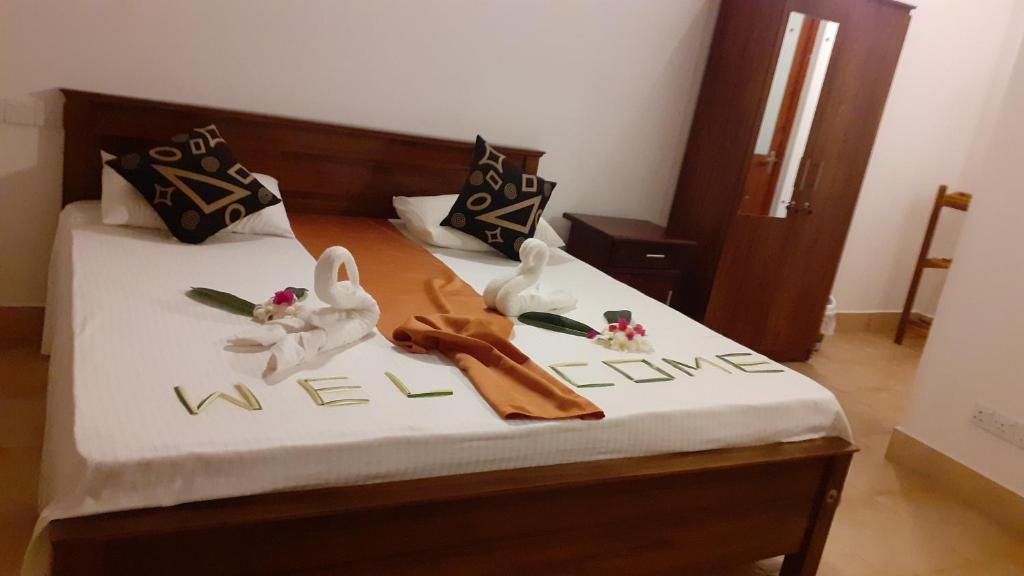 Postel nebo postele na pokoji v ubytování Nirukthie Beach Resort & Restaurant