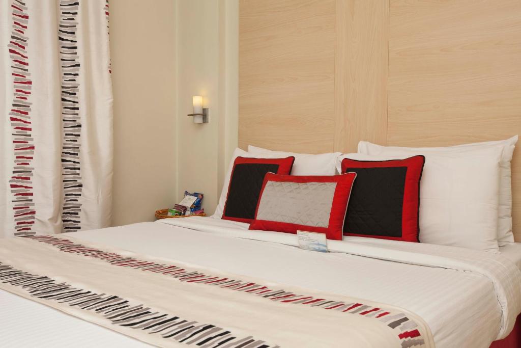 Postel nebo postele na pokoji v ubytování Avalon Courtyard Residence Suites