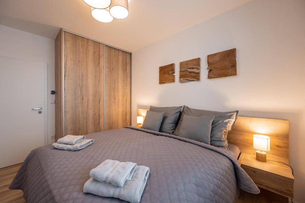 Łóżko lub łóżka w pokoju w obiekcie Apartmány Kaskády Luhačovice