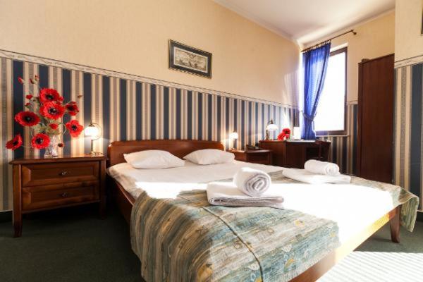 Tempat tidur dalam kamar di Sieć Hoteli Fort Warszawa