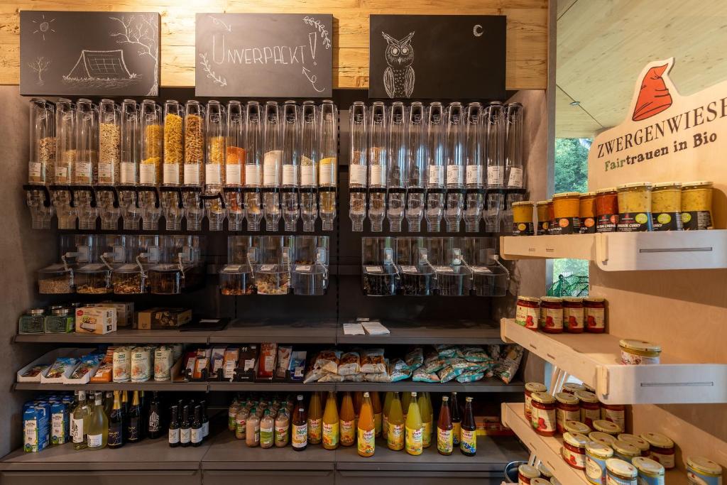 Supermarket nebo jiné obchody v  hotelu nebo okolí