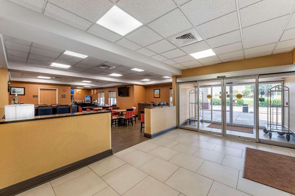 Comfort Inn Indianapolis East photo