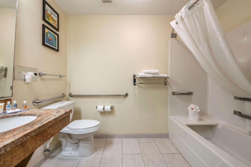 Comfort Inn Indianapolis East photo