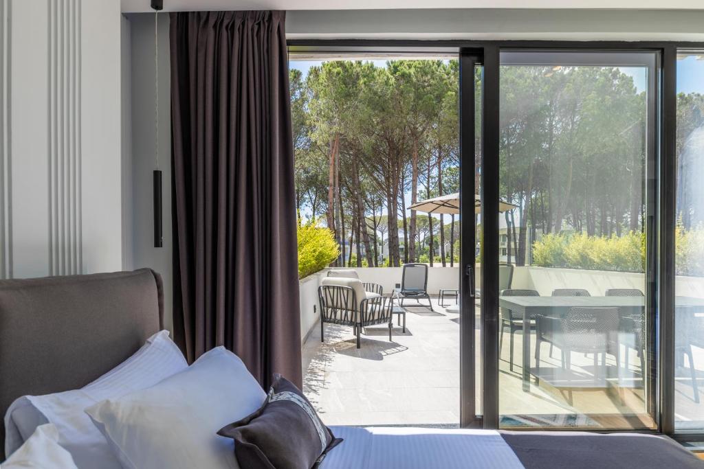 Postel nebo postele na pokoji v ubytování Mövenpick Hotel Lalez Durres