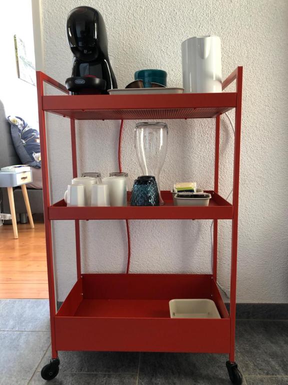 Příslušenství pro přípravu čaje a kávy v ubytování Gästezimmer Erlinsbach bei Aarau, zwischen Aare und Jura