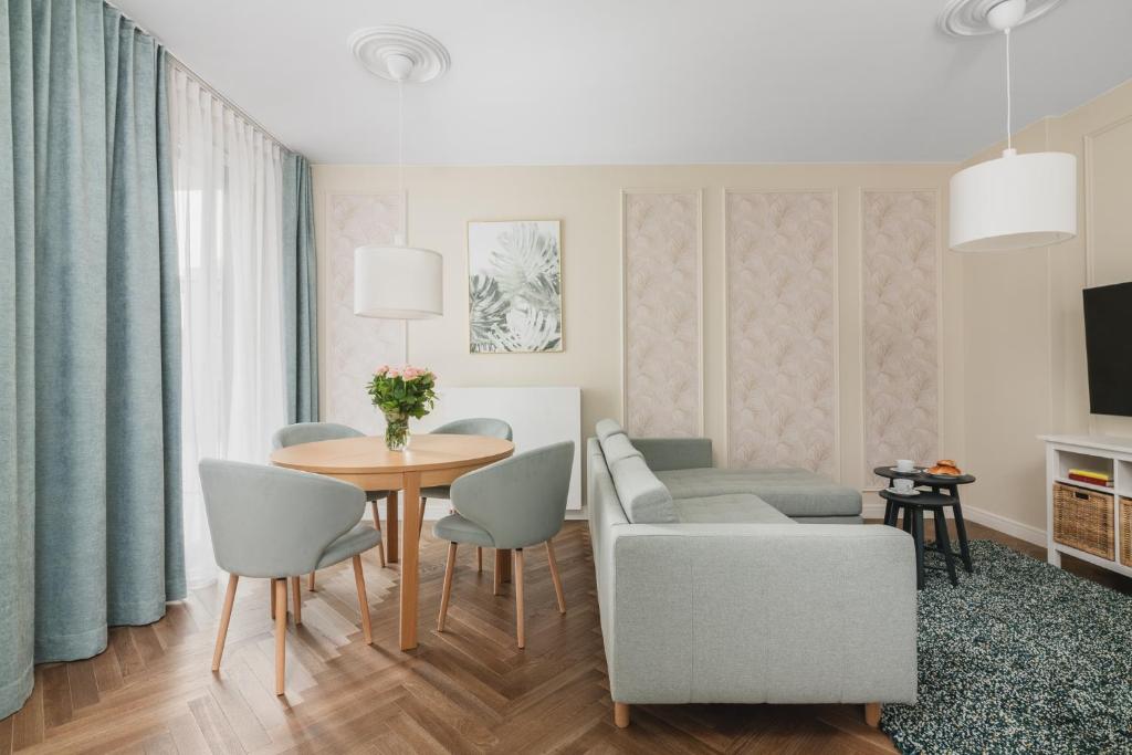 Televízia a/alebo spoločenská miestnosť v ubytovaní W Sercu Warszawy Apartamenty