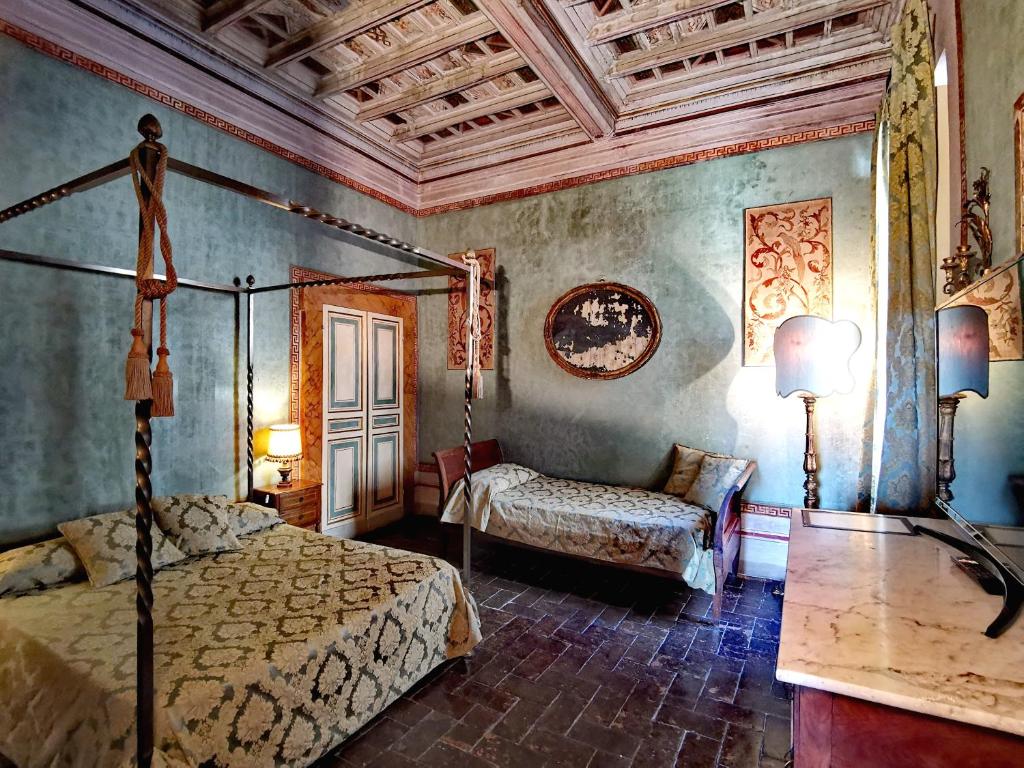 Posteľ alebo postele v izbe v ubytovaní VesConte Residenza D'epoca dal 1533