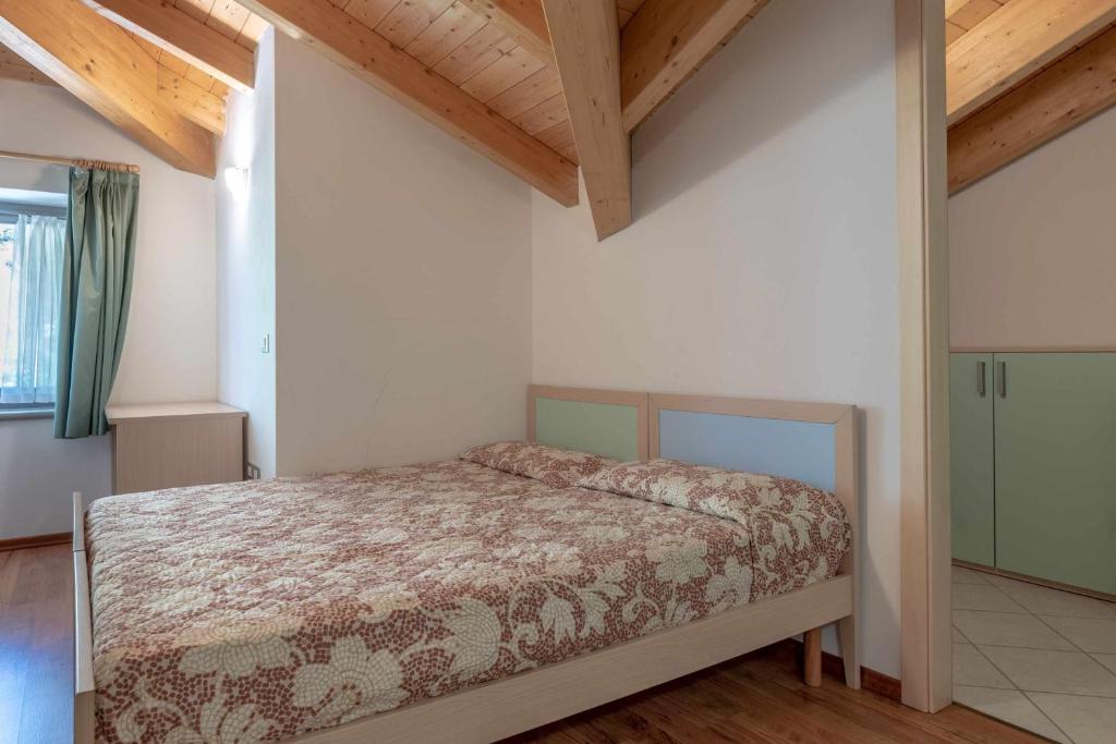 Łóżko lub łóżka w pokoju w obiekcie Appartamento al Bosc Grauno Ospitar