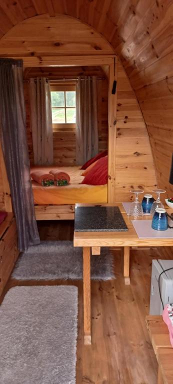 Postel nebo postele na pokoji v ubytování Norwell view farm glamping with hot tubs