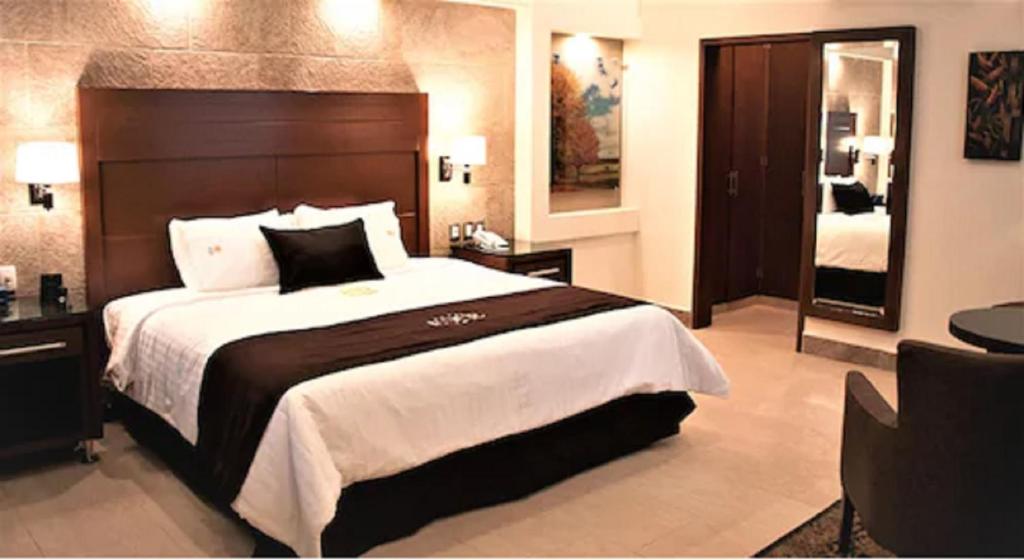 Postel nebo postele na pokoji v ubytování Hotel Ecce Inn & Spa