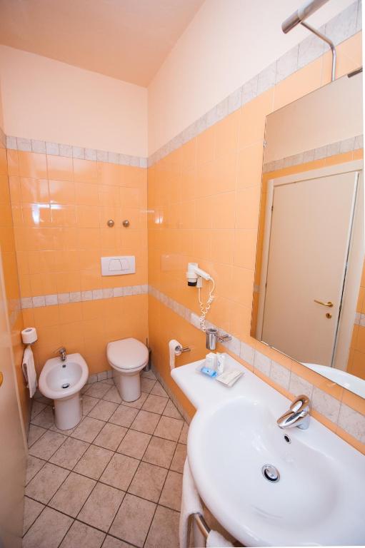Koupelna v ubytování Alba Hotel