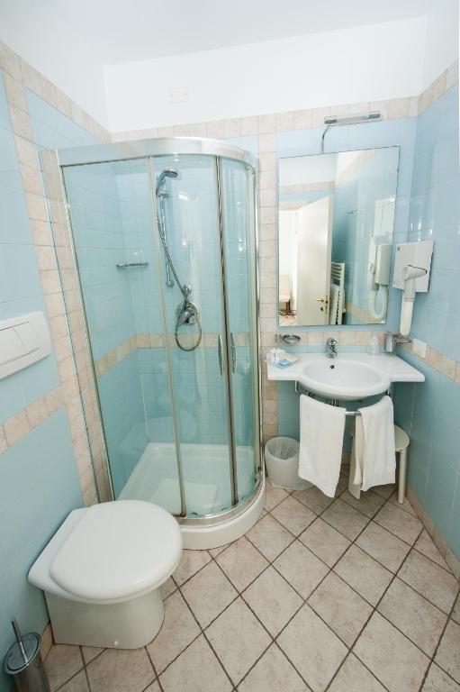 Koupelna v ubytování Alba Hotel