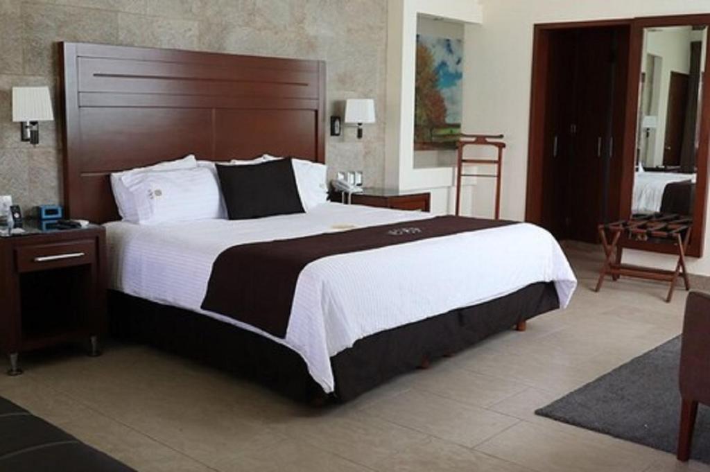 Postel nebo postele na pokoji v ubytování Hotel Ecce Inn & Spa