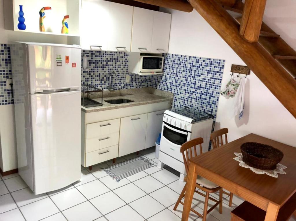 Kuchyň nebo kuchyňský kout v ubytování Loft encantador em Praia do Forte próximo à Vila.