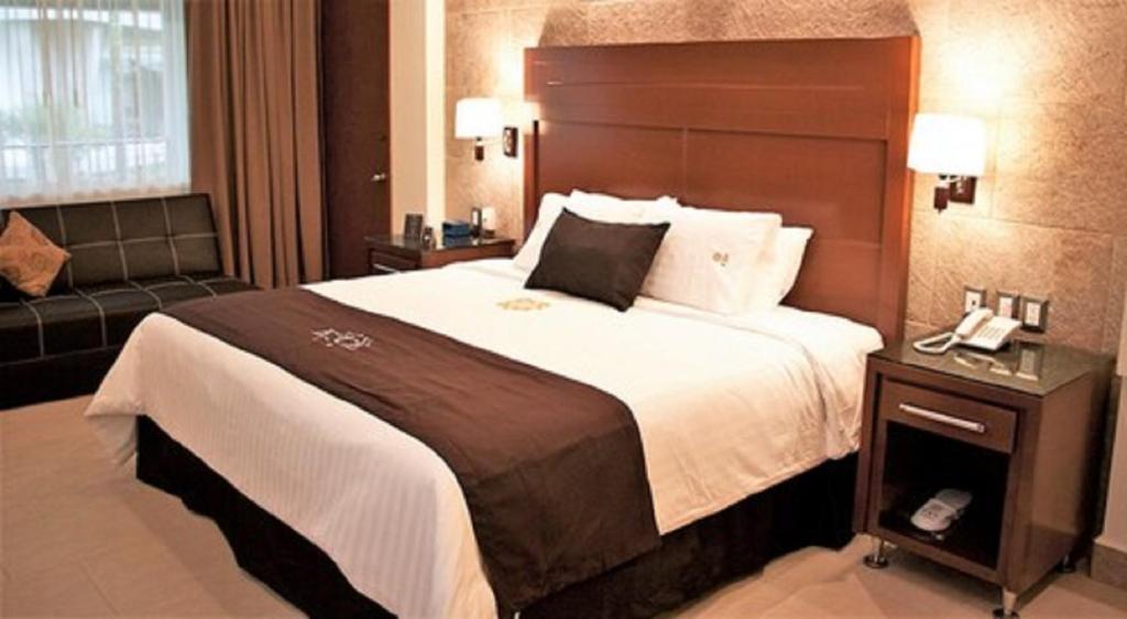 Postel nebo postele na pokoji v ubytování Hotel Ecce Inn & Spa