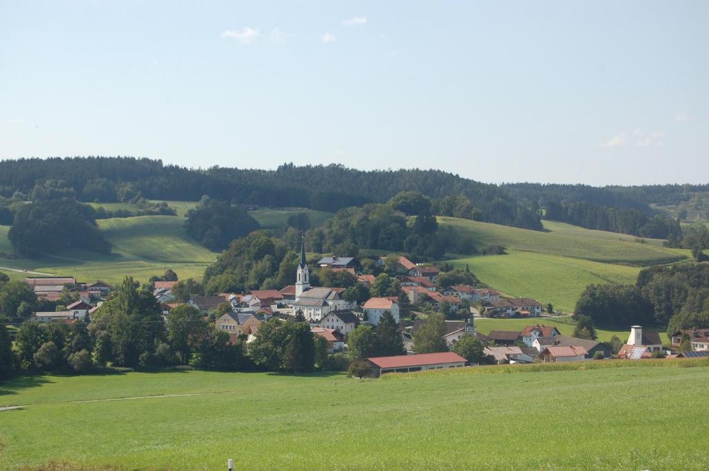 a small town in the middle of a green field at Ferienwohnung am Wirtsgarten in Bad Birnbach