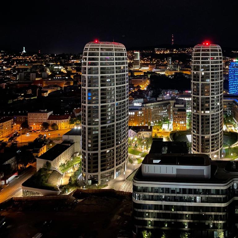 Výhľad na mesto Bratislava alebo výhľad na mesto priamo z apartmánu