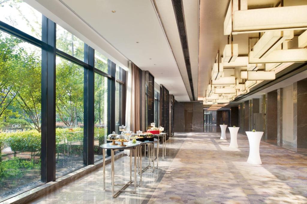 Restaurace v ubytování Crowne Plaza Shanghai Pujiang by IHG